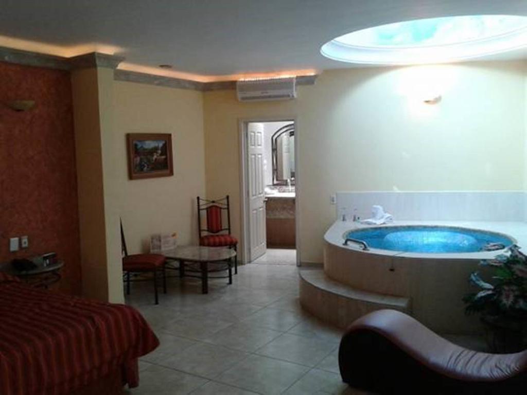 Quinta Las Fuentes Motel Colima Exterior foto