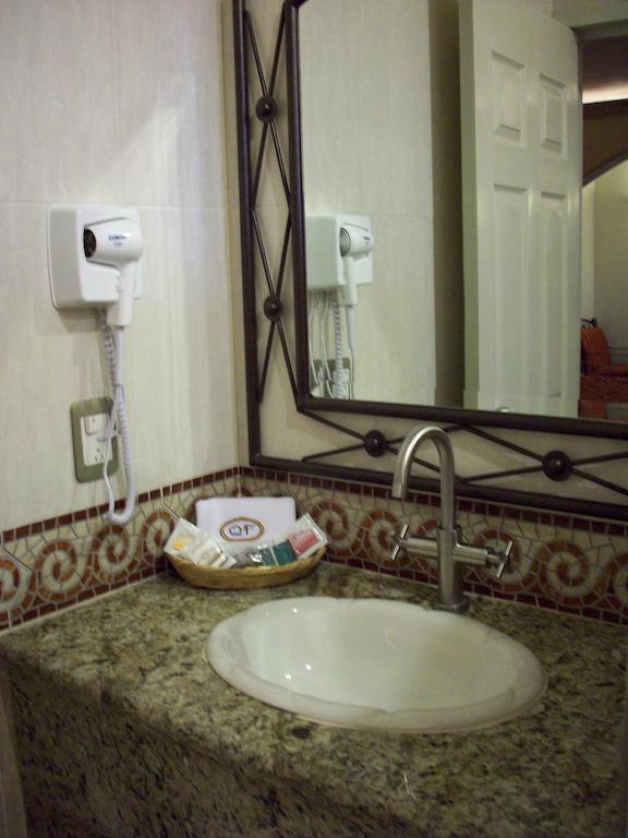 Quinta Las Fuentes Motel Colima Habitación foto